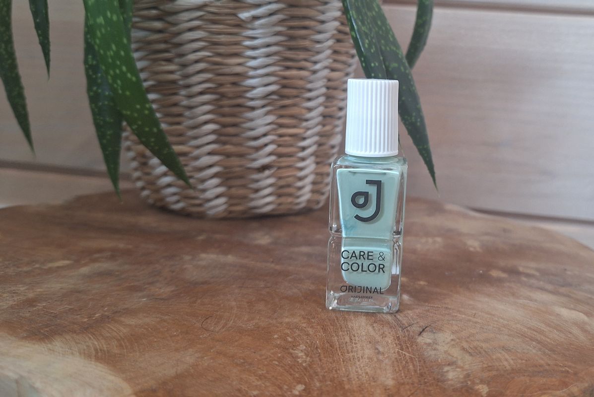 vernis vert pâle